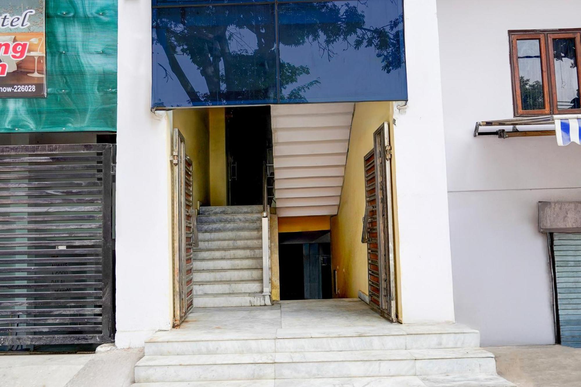 Super Collection O Govind Vihar Matiyari Formerly Saffron Chinhat Exterior photo